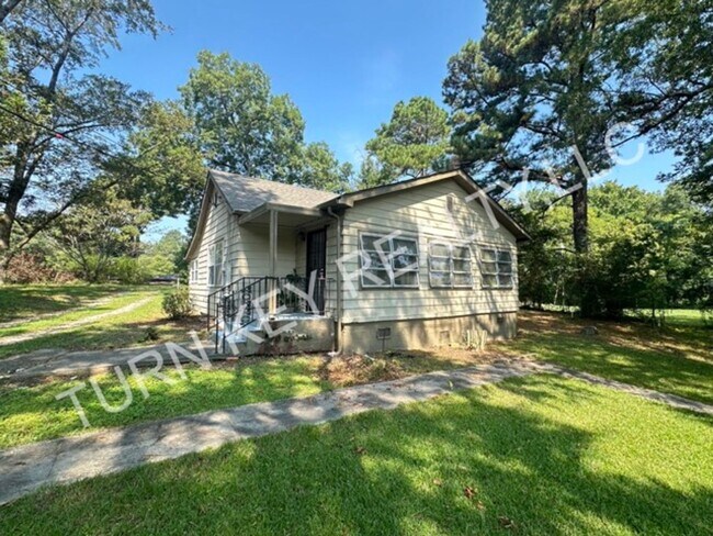 Building Photo - Home for rent in Adamsville **ACCEPTS SECT...