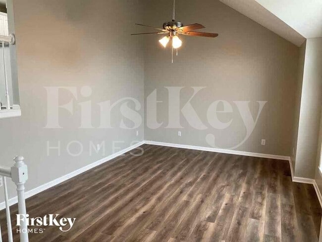 Photo - 904 E Madelyn Dr