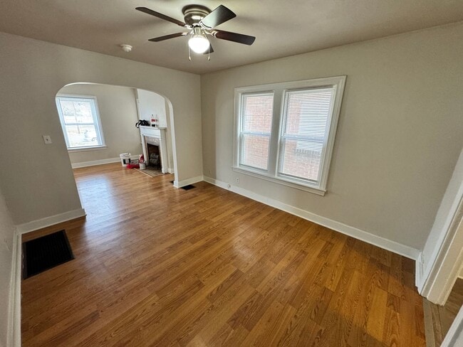 Photo - W. Collins Ct., 210 1/2 Unit W. Collins Ct., 210 1/2 -  1