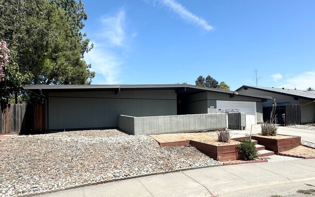 Building Photo - 1503 Brown Dr