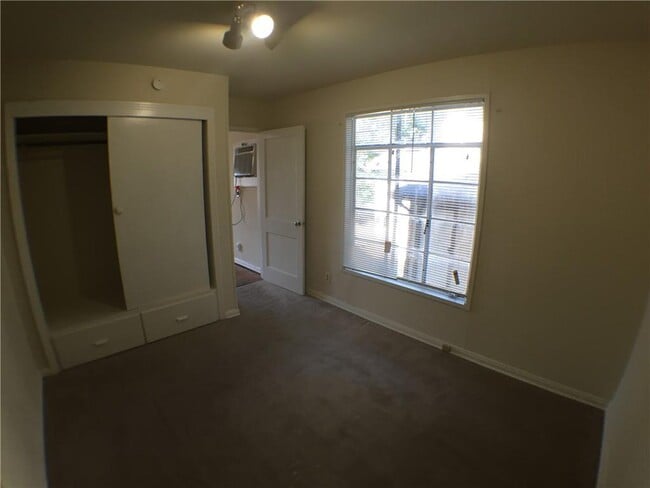 Photo - 1008 W 25th St Unit A