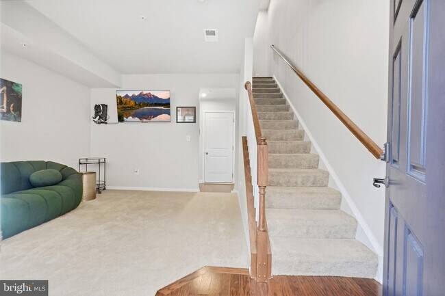 10521 Rawlins Ln