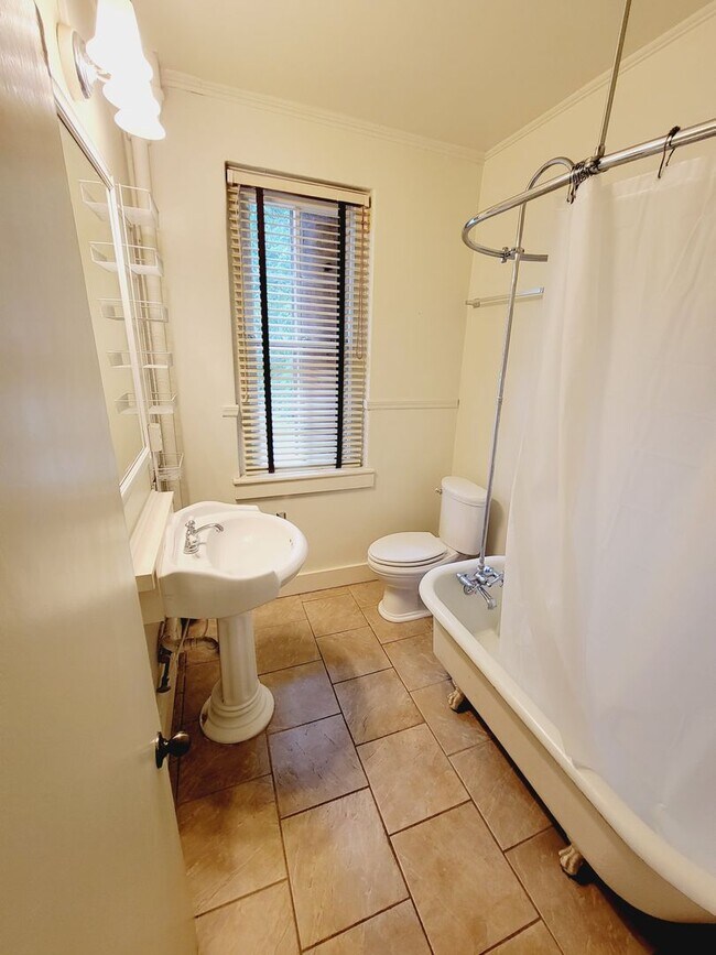 Photo - Carriage House for Rent in Hoover, Alabama