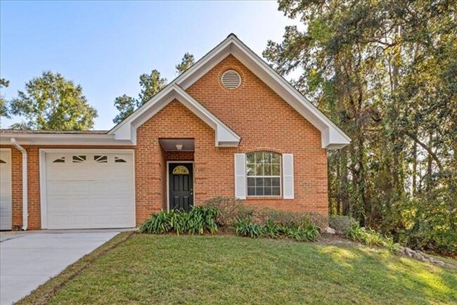 East Tallahassee Brick Townhome With One C... - East Tallahassee Brick Townhome With One C...