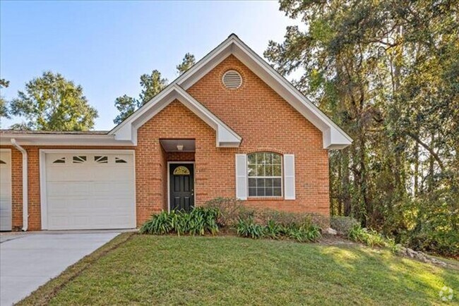 Building Photo - East Tallahassee Brick Townhome With One C...