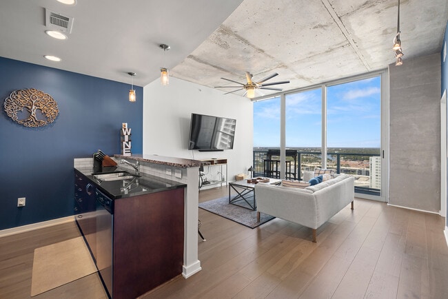 Building Photo - 777 N Ashley Dr