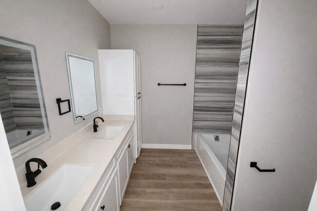 Photo - 1422 W Willis St