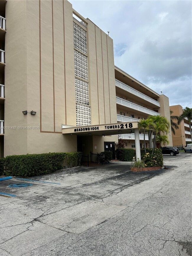 Building Photo - 218 NE 12th Ave Unit 203