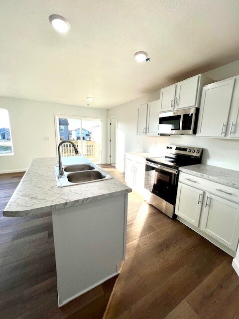 Isla, Lavavajillas, Despensa - 478 Lennox Blvd