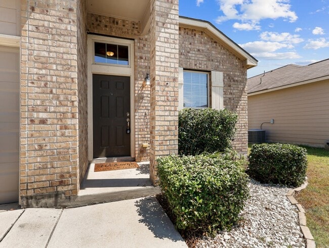 Photo - Charming Home Awaits: Spacious & Modern Li...