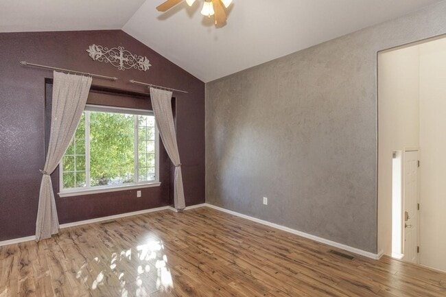 Photo - Spacious & Beautiful 3 Bedroom Home