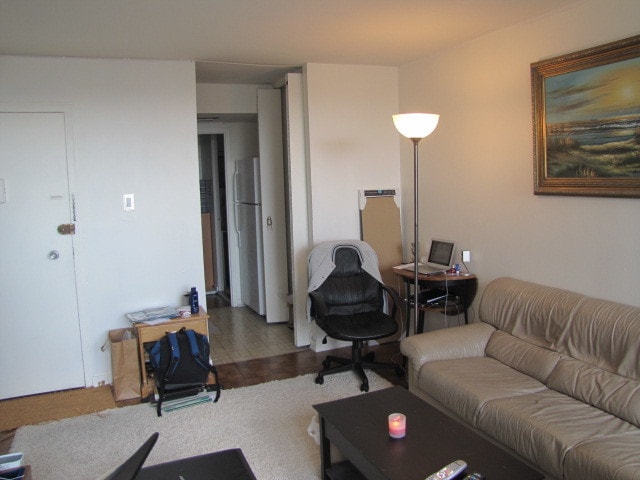 studio room - 224 W Rittenhouse Square Unit 1515b