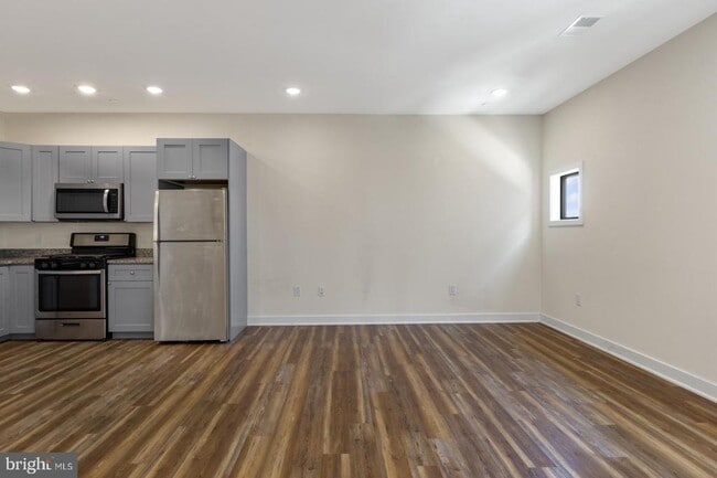 Photo - 2411 Kensington Ave Unit 309