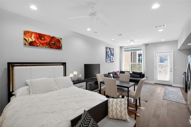 1800 E 4th St Unit 202