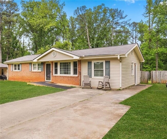 Photo - 145 Melinda Way SE