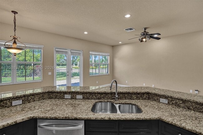 10398 Waterside Ct