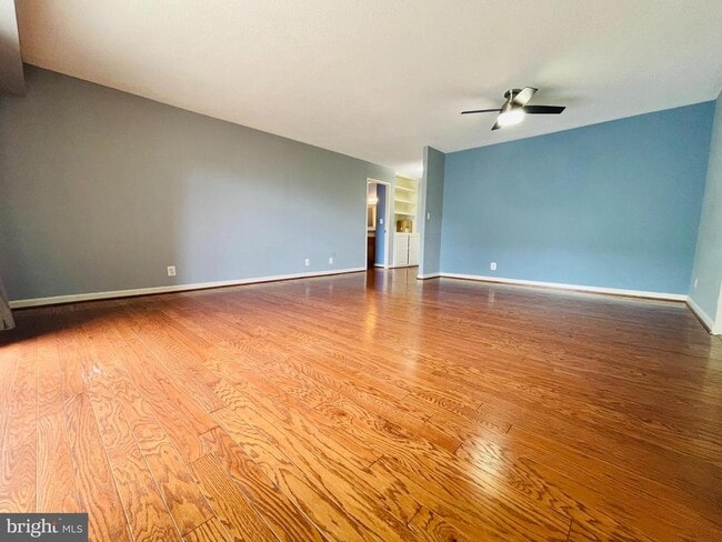 Building Photo - 8340 Greensboro Dr Unit 220