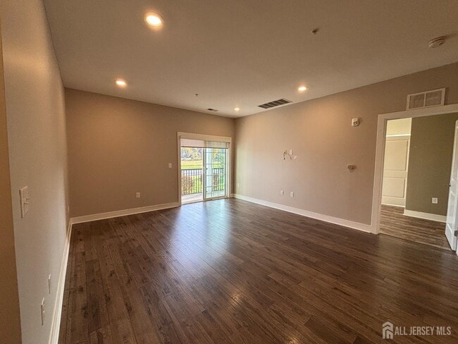 Photo - 518 Tavern Rd