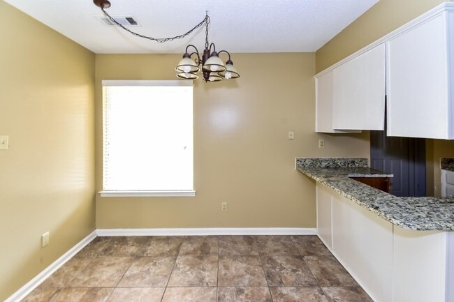 Photo - 1677 Ranmar Dr
