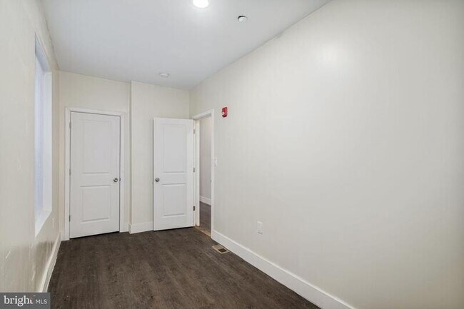 Photo - 1825 Master St