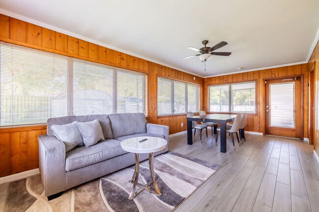 Photo - 208 Woodbine Ave Unit ID1296504P