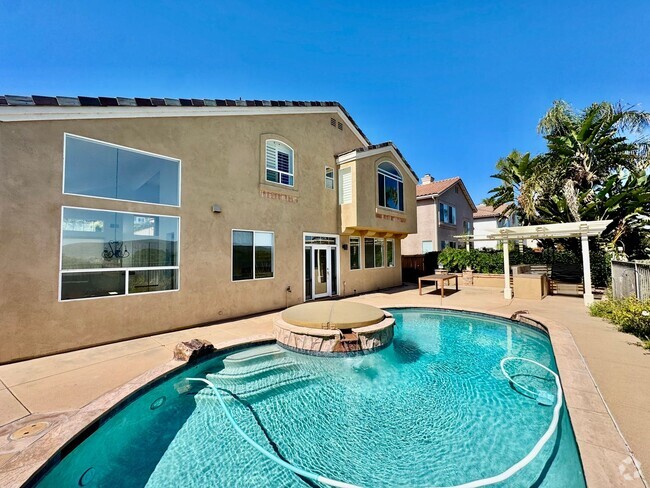 Building Photo - Stunning 4B 3BA Home w/ Pool, AC, W/D, and...