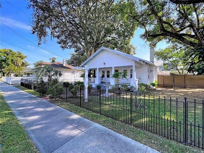 Photo - 901 W Baker St