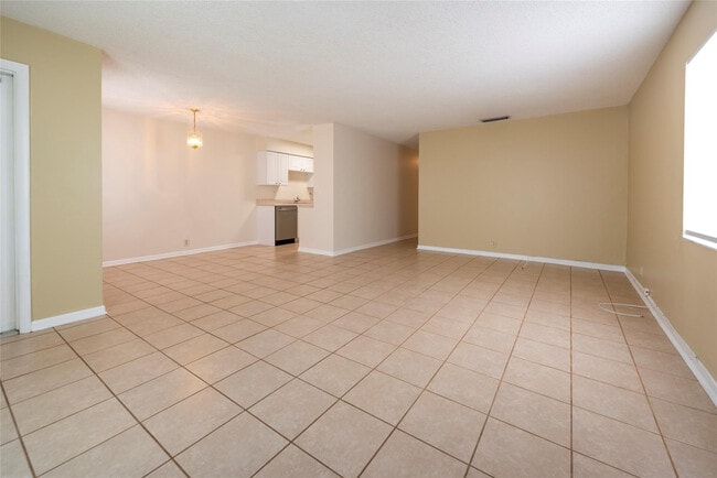 Photo - 930 Mandarin Is