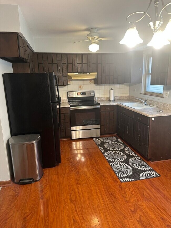 Photo - 2113 W Montrose Ave