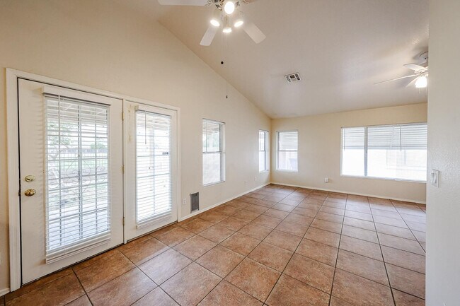 Photo - 10935 W Ruth Ave