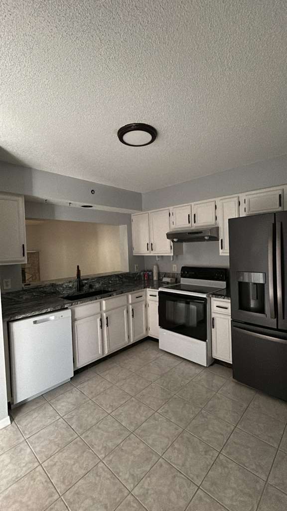 Photo - 3015 Candlewyck Ln E