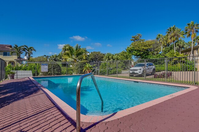 COMMUNITY POOL - 1123 Highland Beach Dr Unidad 5