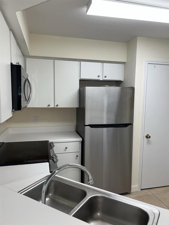 Kitchen - 2350 NW 27th St Unit Sailboat Pointe