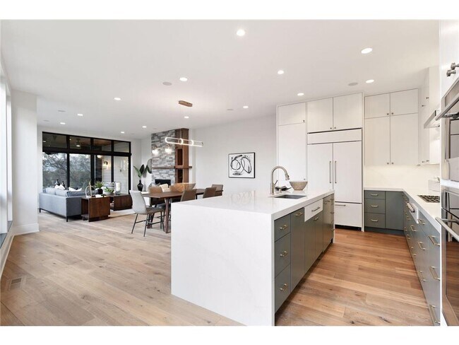 Photo - 1726 Kenwood Pkwy Unit 200