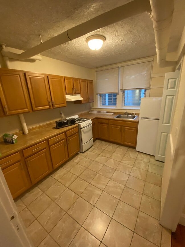 Building Photo - 2 bed/1 bath in Allston