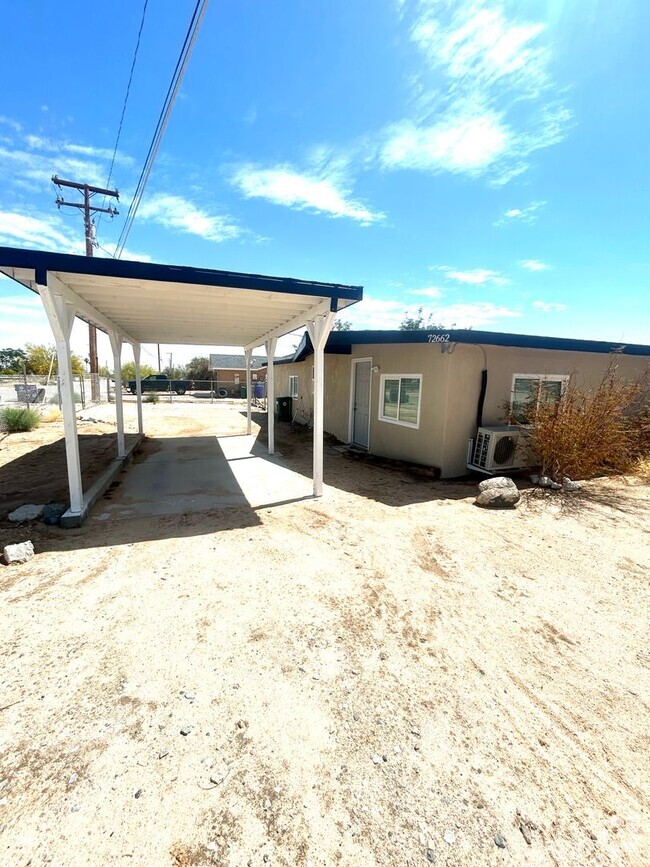 Building Photo - Charming 3 bedroom 1 Bathroom Apartment Unit 72662