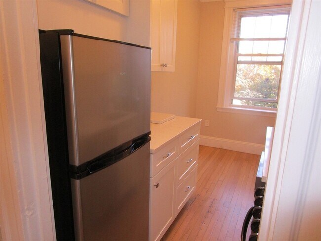 Building Photo - 110 Riverway Unit 5 Rental