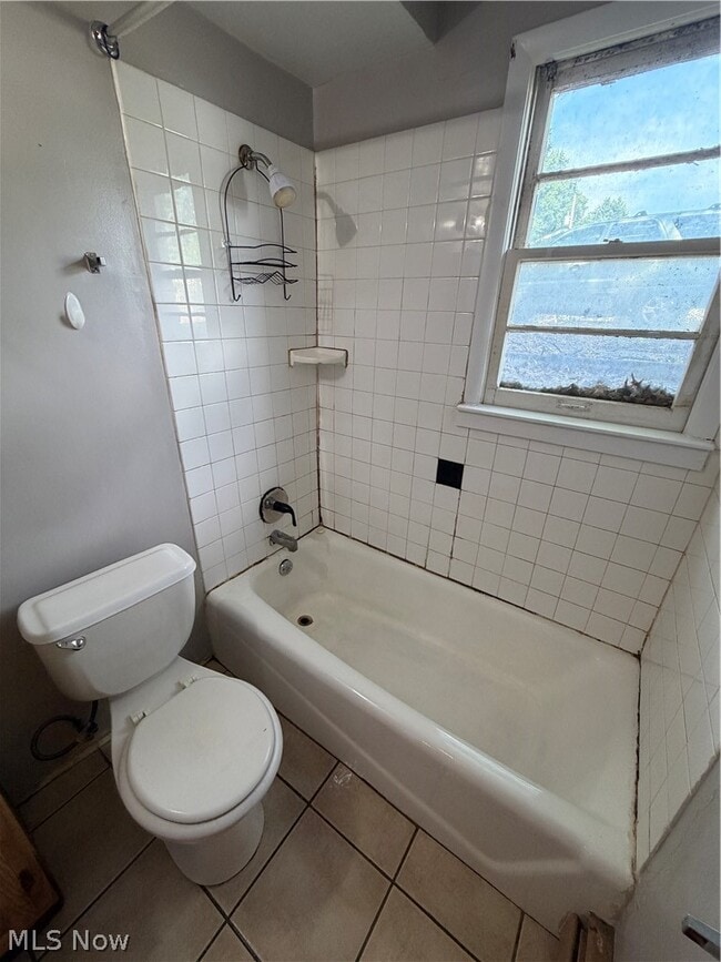 Building Photo - 3055 Hadley Ave Unit 2
