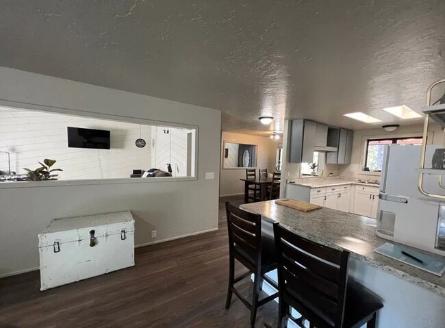 Photo - Quiet 3 Bedroom 2 Bathroom House