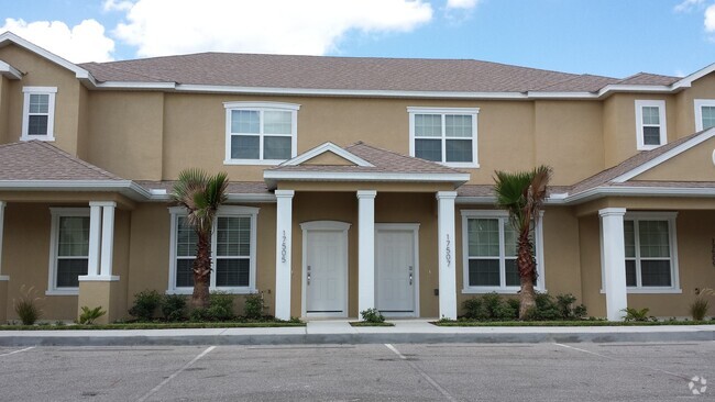 Building Photo - Amazing Townhome