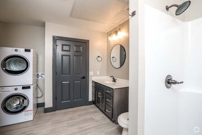 1BR, 1BA - 650 SF