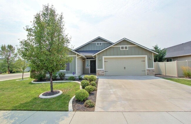 Building Photo - Single-Level Home w/2-Car Garage