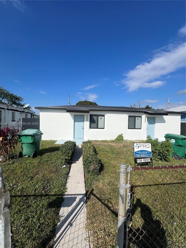 Building Photo - 1825 NW 74th Ter Unit 1825