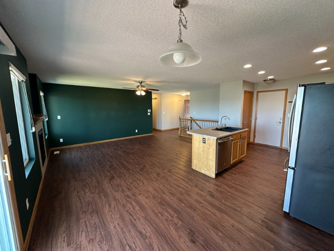 Photo - 585 SE Crabapple Dr