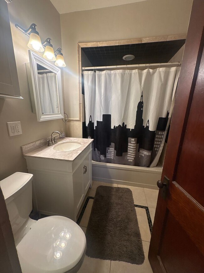 Photo - Waterbury1647 Unidad Down