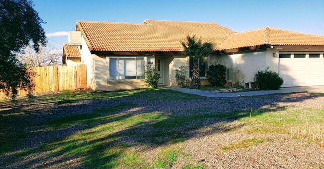 Building Photo - *DO NOT DISTURB TENANTS- 4 bedroom 2 bath home w/POOL!!