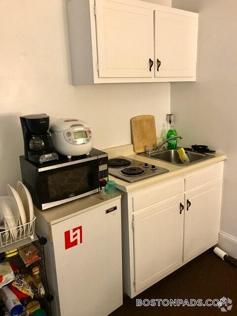 Building Photo - 854 Beacon St Rental