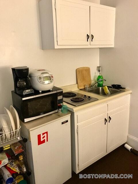 Building Photo - 854 Beacon St Rental