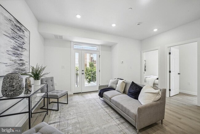 Building Photo - 2495 Alabama Ave SE Unit 201