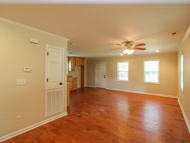 Photo - Convenient 2 bed 1 bath home in Athens City located near Athens State University and downtown Ath...